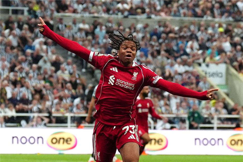 Erzielt den Siegtreffer für Liverpool: Der erst 16 Jahre alte NgumohaOwen Humphreys/PA Wire/dpa