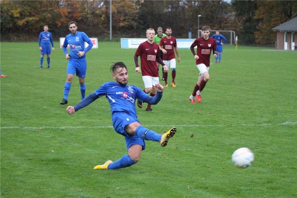 Erzielte bei der 2:4-Niederlage in Merfeld einen der beiden Hoxfelder Treffer: Rinor Gosalci.