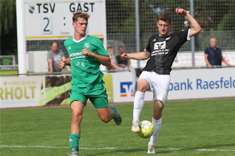 Erzielte beim Rekener 2:4 gegen Mülheim beide Tore für den SC: Luca Knüver (rechts).