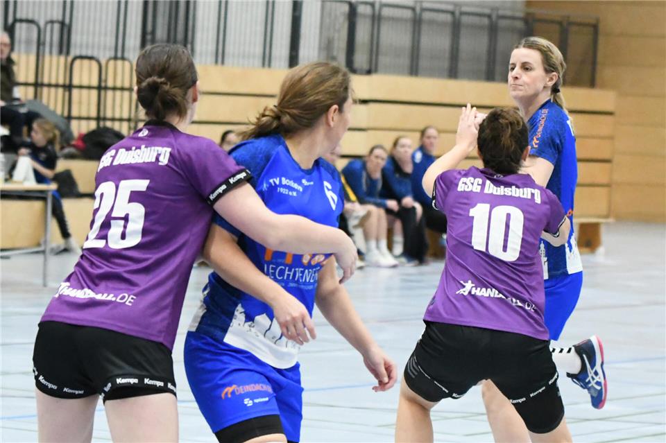 Erzielte im Heimspiel gegen Oberhausen fünf Tore für den TVB: Annemarie Saltapidas (rechts).