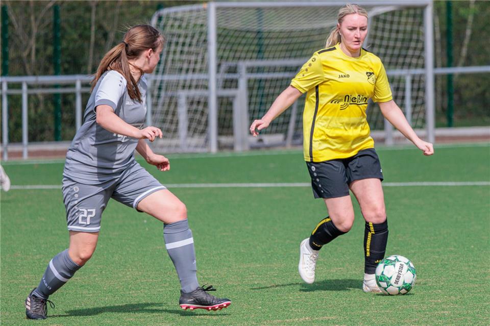 Erzielte kurz nach der Pause die Gästeführung aus der Distanz: Marbecks Kathrin Müller (rechts).