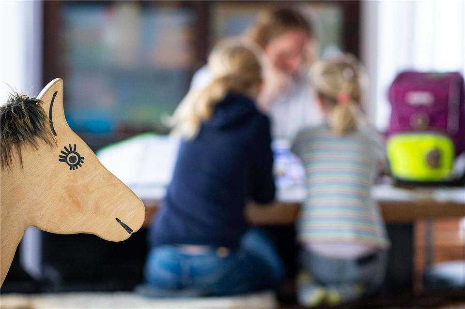 Es bleibt dabei: Im familiengerichtlichen Verfahren steht das Wohl des Kindes im Vordergrund. (Symbolbild) Guido Kirchner/dpa/dpa-tmn