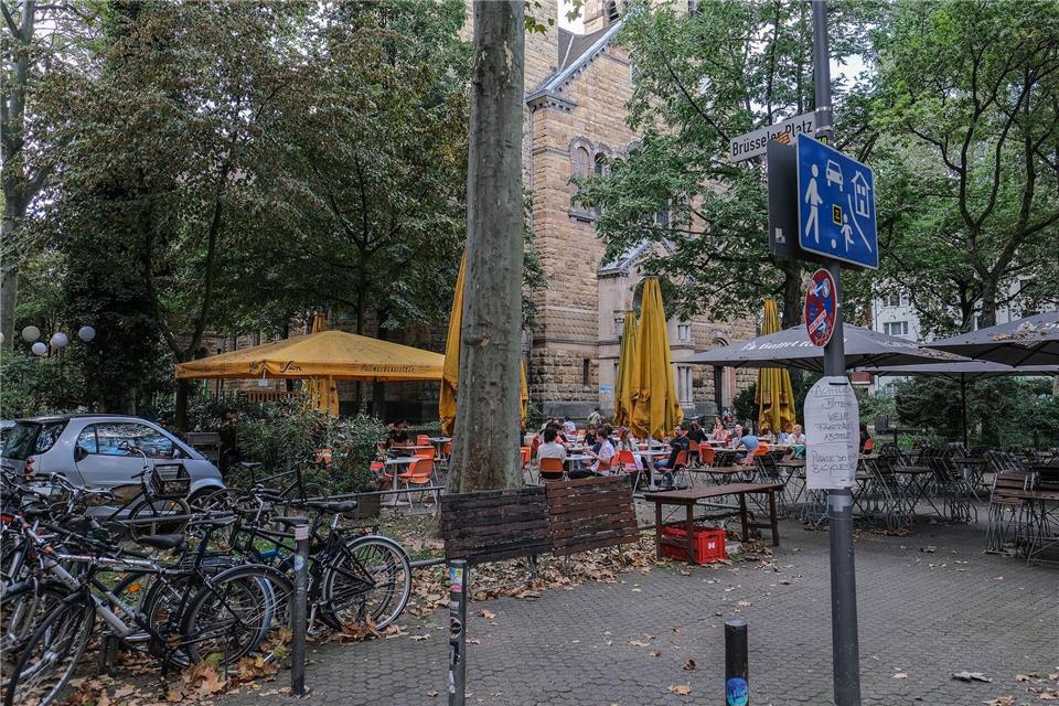 Es bleibt dabei, die Stadt Köln muss ein Zwangsgeld zahlen, weil sie nicht genug gegen den Partylärm auf dem Brüsseler Platz tut. (Archivbild)Oliver Berg/dpa
