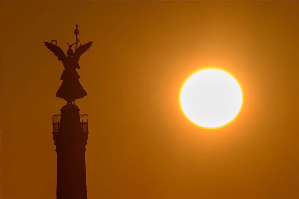 Es bleibt trocken: Der DWD sagt zunächst freundliches Wetter voraus. Am Samstag kommt der ersehnte Regen. (Archivbild)Soeren Stache/dpa