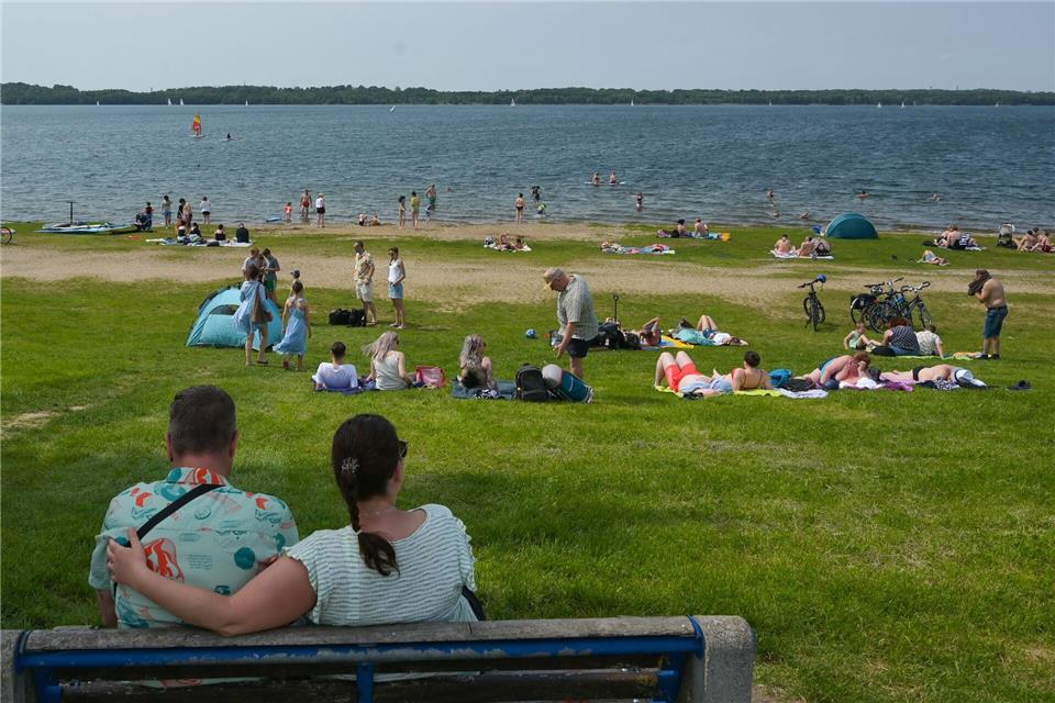 Es bleibt warm und sonnig in Sachsen. (Symbolbild)Heiko Rebsch/dpa