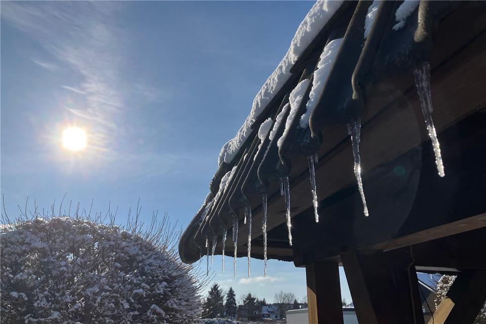 Es bleibt weiterhin winterlich mit Schnee und Minusgraden in Niedersachsen und Bremen.Benjamin Haller/dpa