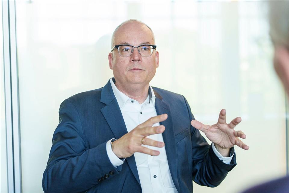 „Es dauert einfach alles zu lang“: Mias ist die Bürokratie in Deutschland ein Dorn im Auge. Andreas Arnold/dpa