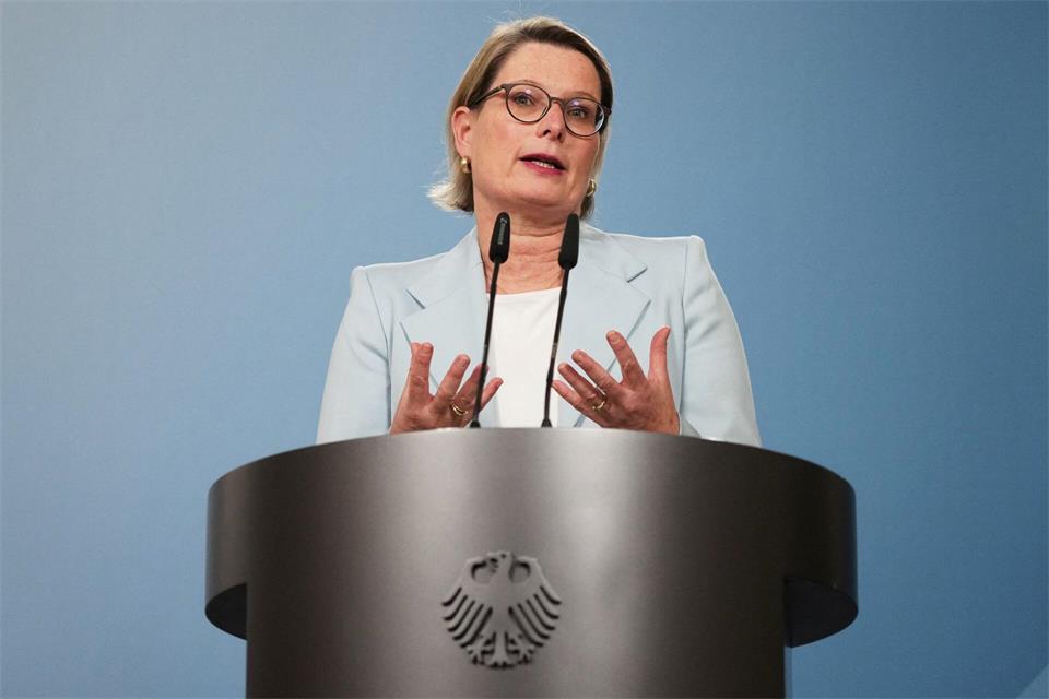 Es gehe bei der Reform nicht in erster Linie um den Schutz Einzelner, sondern auch um den Schutz des Gemeinwesens, sagt Bundesjustizministerin Stefanie Hubig (SPD).Sven Kaeuler/dpa