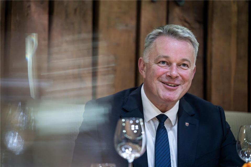 „Es gehört für mich dazu, dass ein Ministerpräsident im Anzug kommt“, sagt Gordon Schnieder. Hannes P. Albert/dpa