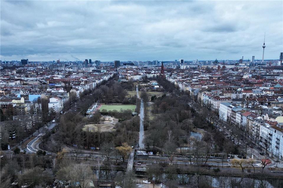 Es geht um mehr als um einen Zaun: Wie das Drogenproblem im Görlitzer Park gelöst werden kann, ist umstritten.  Britta Pedersen/dpa