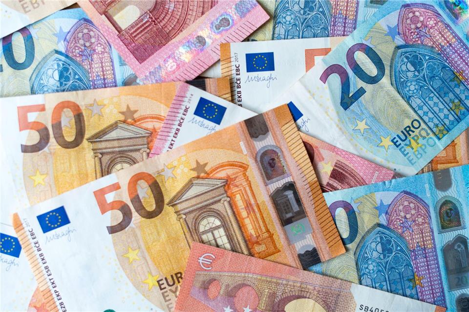 Es geht um viel Geld. (Symbolbild)Monika Skolimowska/dpa-Zentralbild/dpa