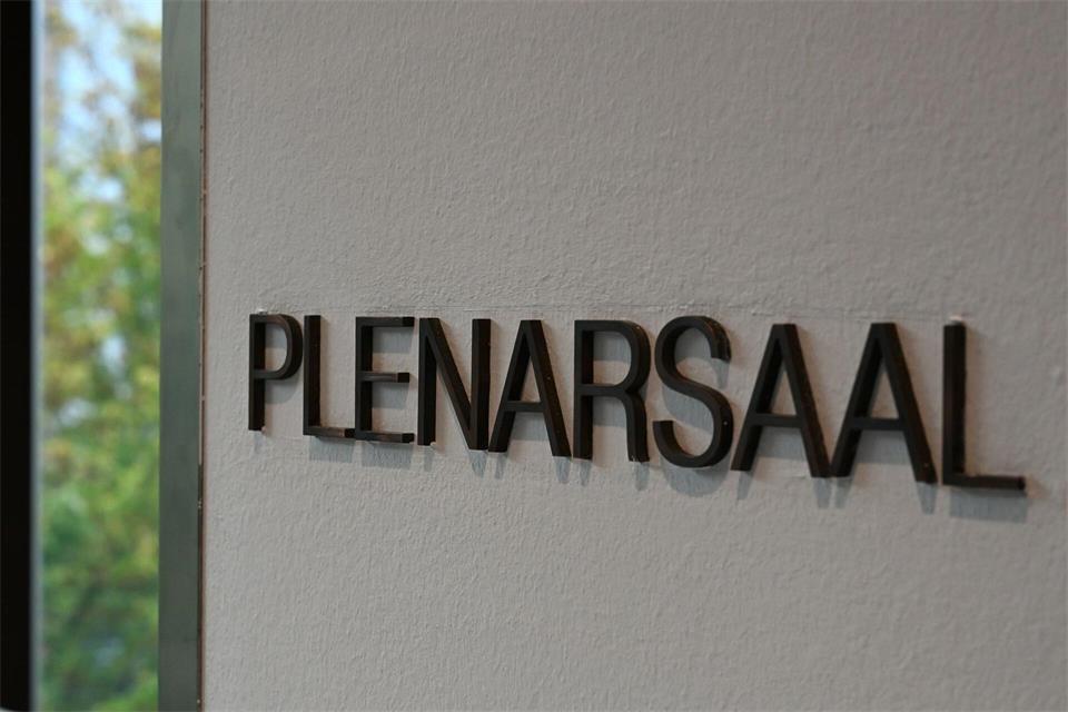 Es geht wieder los in Wiesbaden: Die erste Plenardebatte nach der Sommerpause steht an. (Symbolbild)Michael Brandt/dpa