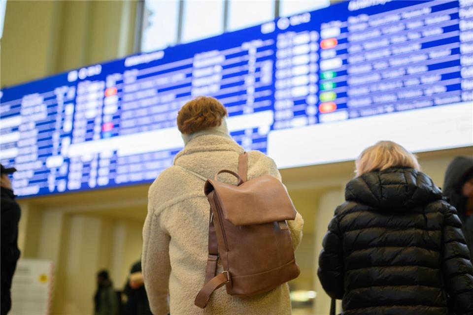 Es gibt Bahngastrechte auf die hat man immer Anspruch - etwa die Erstattung für ein Hotel, falls man am Bahnhof strandet.picture alliance/dpa