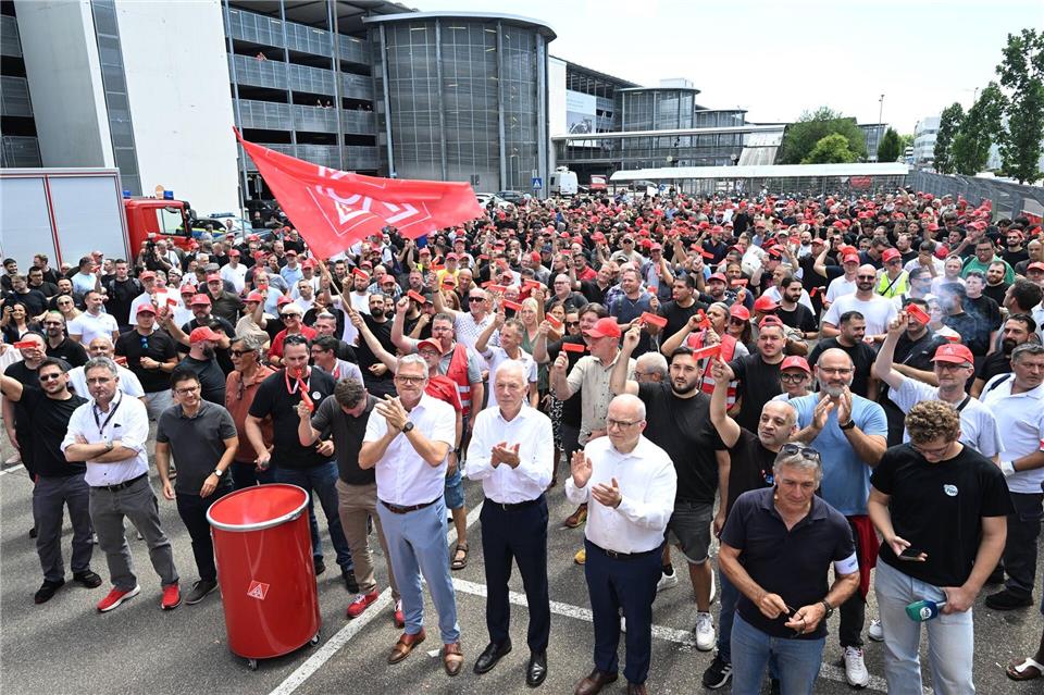 Es gibt Protest für die Erhaltung des Audi-Werks in Neckarsulm.Bernd Weißbrod/dpa
