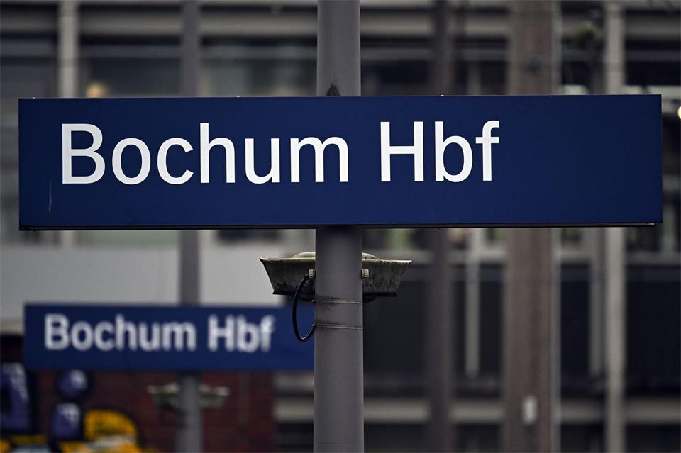 Es gibt Zugausfälle am Morgen. (Archivbild) Federico Gambarini/dpa