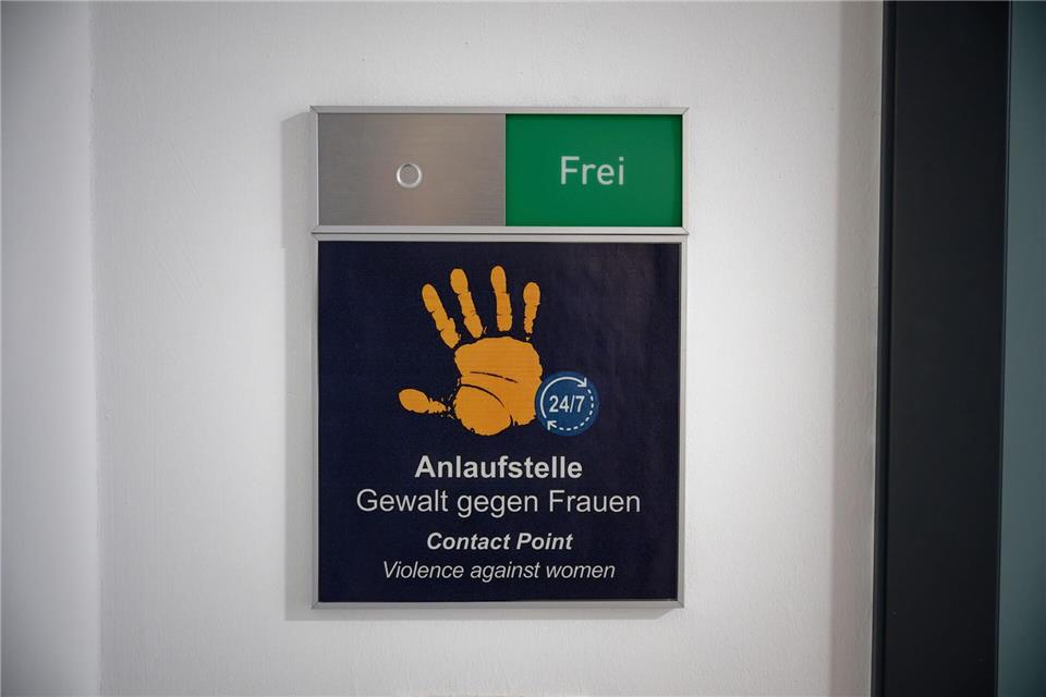 Es gibt aktuell zwei Anlaufstellen dieser Art: Einer in der Wache am Hauptbahnhof Köln, einer am Berliner Ostbahnhof.Henning Kaiser/dpa