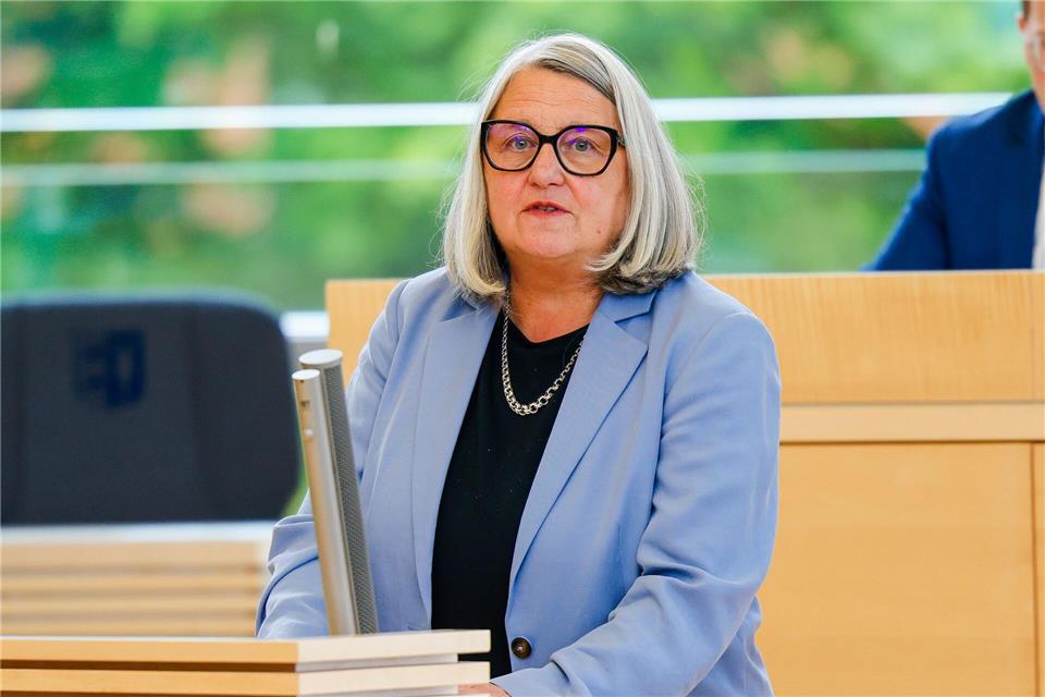 „Es gibt den Beschluss, dass wir im Bildungsbereich nicht weiter sparen werden“, sagt Bildungsministerin Dorit Stenke. (Archivbild) Frank Molter/dpa