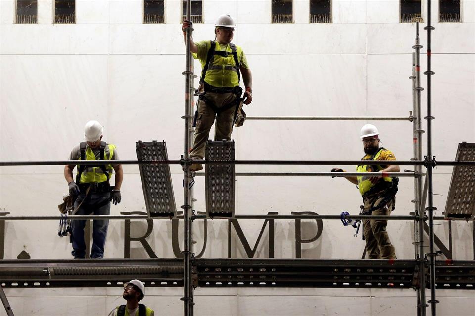 Es gibt einen Streit um Trumps Namen am Kennedy Center. (Archivbild)Rahmat Gul/AP/dpa
