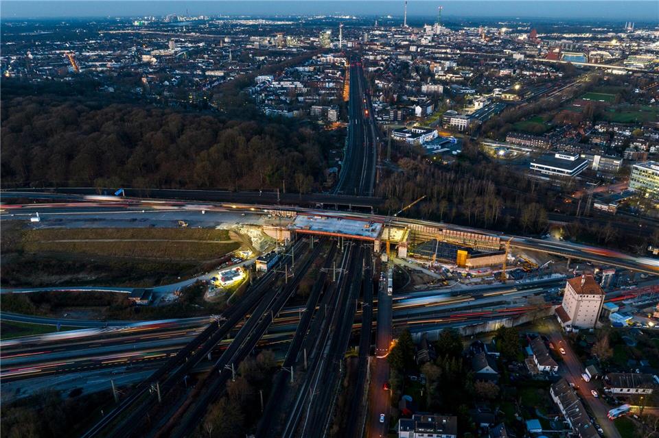 Erneut Sperrungen am Autobahnkreuz Kaiserberg Es gibt erneut Sperrungen am Kreuz Kaiserberg. (Archivbild)Christoph Reichwein/dpa