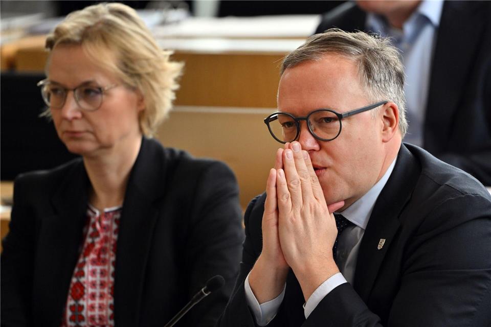 Es gibt keine Einigung über Schritte zur Senkung der Spritpreise im Thüringer Landtag.Martin Schutt/dpa