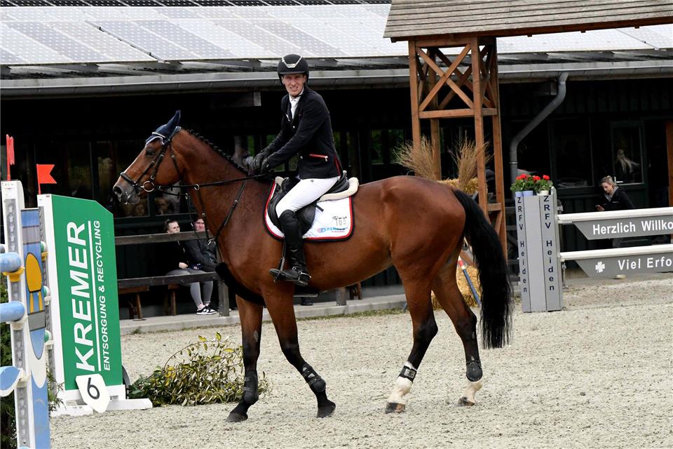 Es gibt nur einen Hendrik Dowe, aber der muss sich am Wochenende zweiteilen. Der Heidener startet in seiner Heimat und beim Al Shira’aa Turnier der Sieger in Münster.