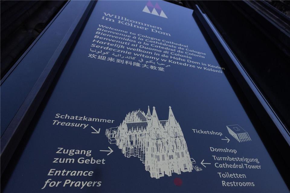 Es gibt verschiedene Eingänge in den Dom. Rolf Vennenbernd/dpa