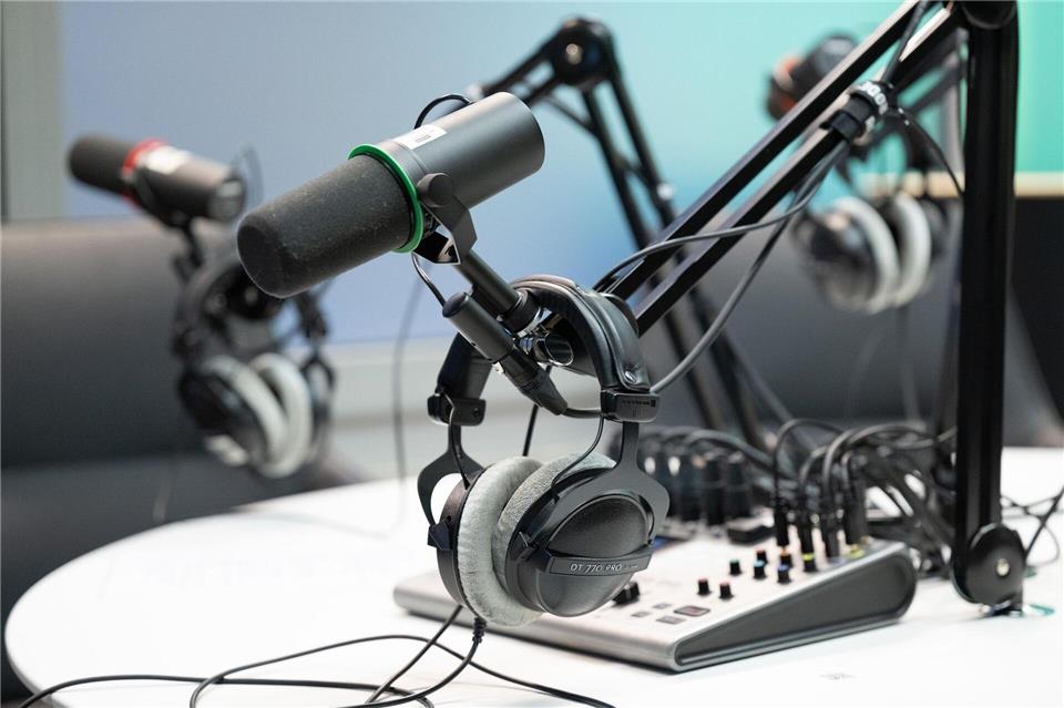 Es gibt wenig Interesse an Podcasts der grün-schwarzen Landesregierung. (Symbolbild)Sebastian Kahnert/dpa