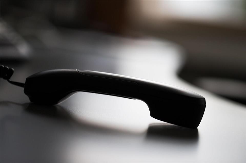 Betrugswelle übers Telefon – Ermittler schlagen Alarm Es gilt Vorsicht bei Anrufen von vermeintlichen Polizisten oder Bankangestellten. (Symbolbild)Rolf Vennenbernd/dpa