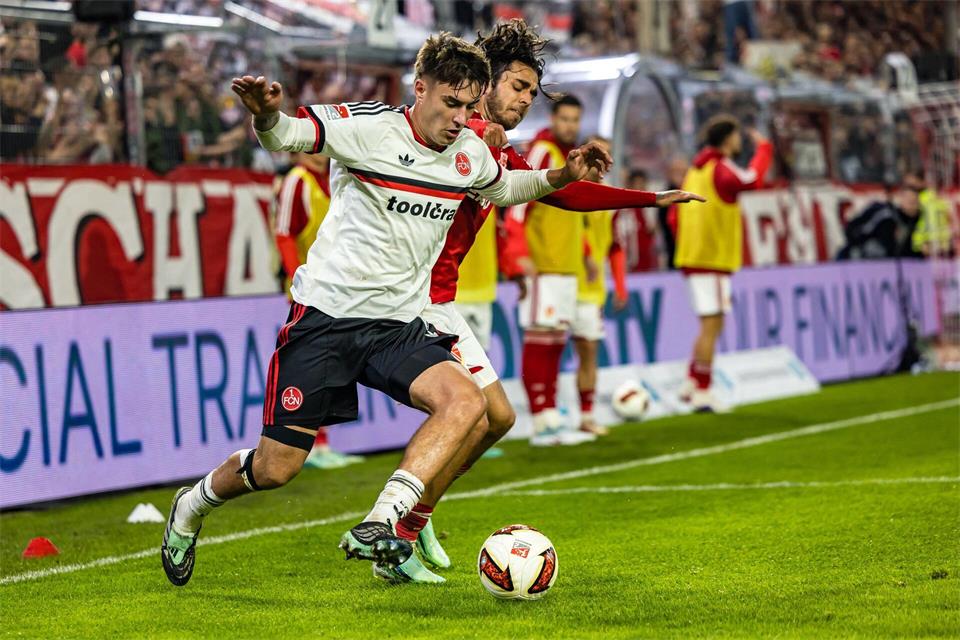 Es ging umkämpft zur Sache zwischen Nürnberg und Cottbus.Frank Hammerschmidt/dpa