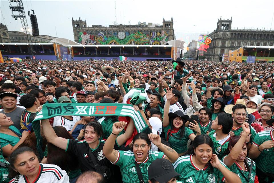 Es herrscht immer Fußball-Ausnahmezustand, wenn El Tri spielt. Francisco Canedo/XinHua/dpa