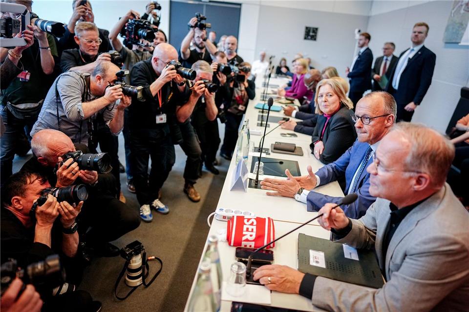 Es ist Merz‘ erster Besuch in der SPD-Fraktion als Kanzler.Kay Nietfeld/dpa