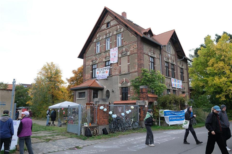 Es ist bereits die dritte Hausbesetzung in Leipzig an diesem Wochenende.Sebastian Willnow/dpa