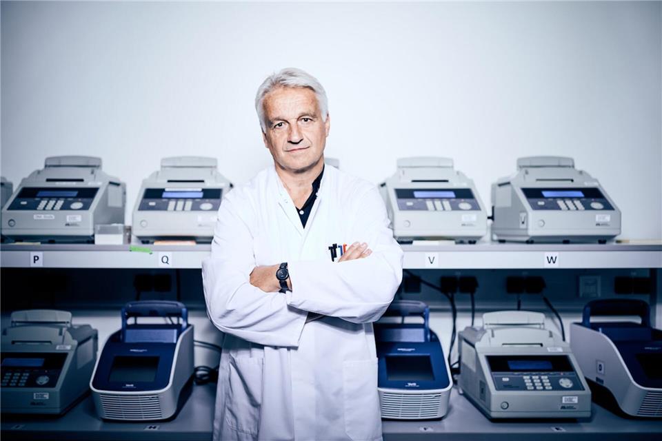 „Es ist eine Fleißarbeit“, sagt der Molekularbiologe Harald Schneider. Jonas Ratermann/Hessisches Landeskriminalamt /dpa