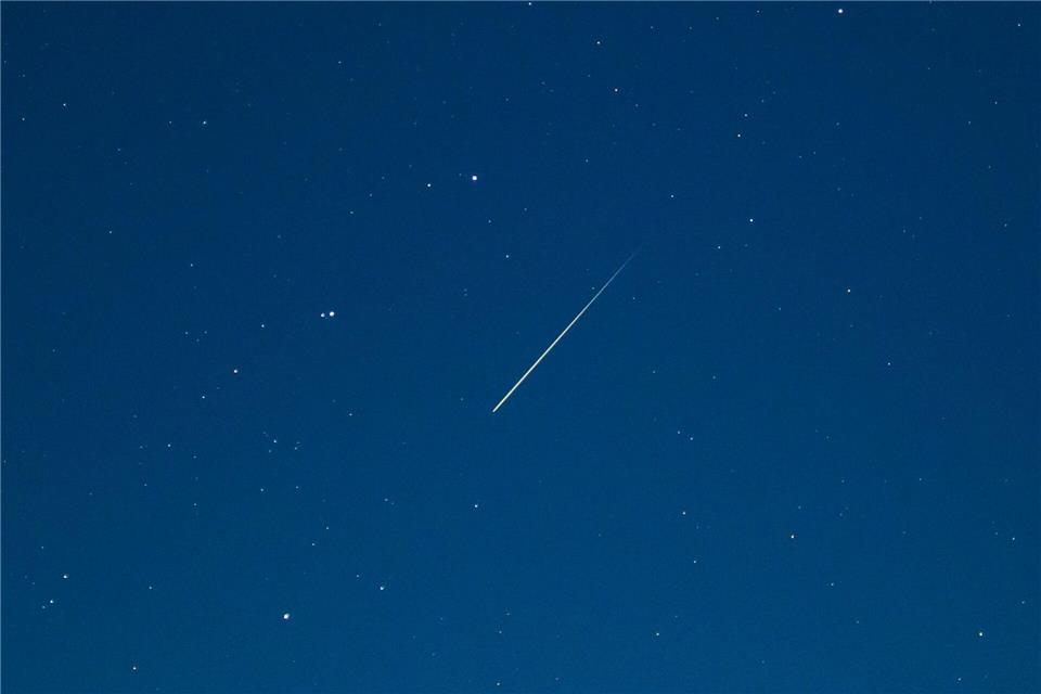 Es ist wieder Zeit für Sternschnuppen. (Archivbild)Patrick Pleul/dpa