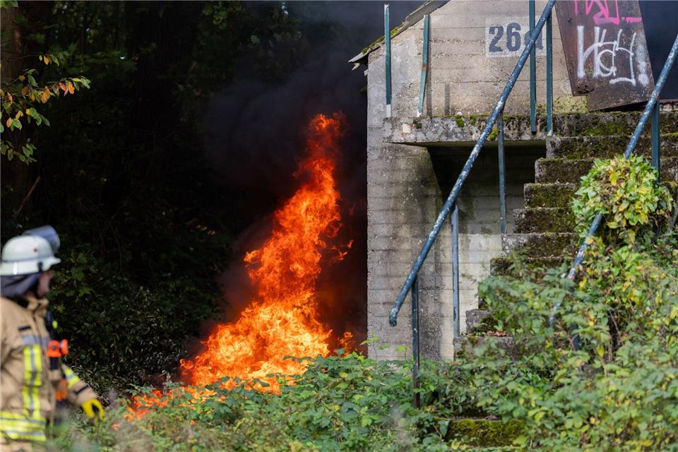 Es kam zu einem Knall und einer Stichflamme, wie ein dpa-Reporter beobachtete.Rolf Vennenbernd/dpa