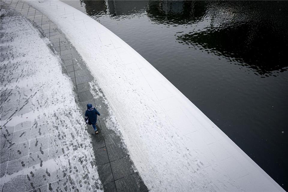 Es kann glatt werden in Deutschland. Kay Nietfeld/dpa