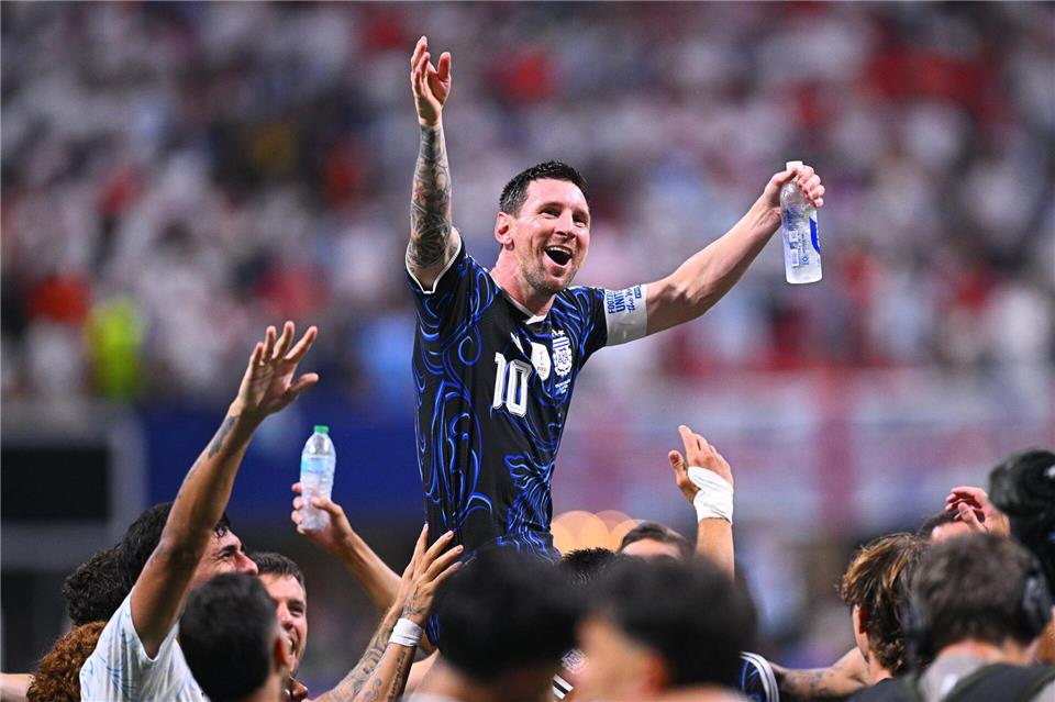 Es kann nur einen geben: Lionel Messi von Argentinien feiert den Sieg im WM-Halbfinale gegen England. Tom Weller/dpa