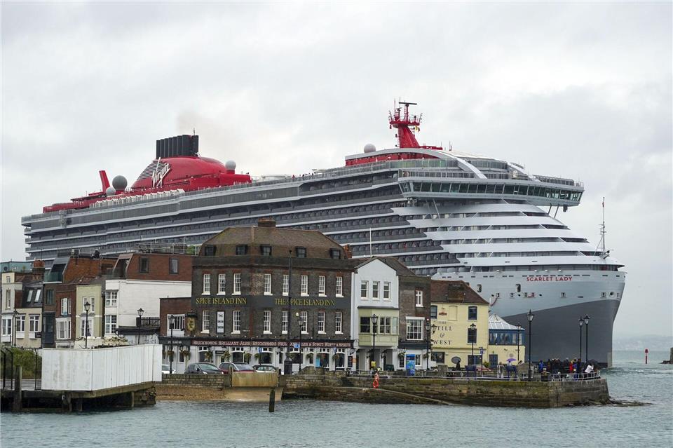 Es komme „absolut nicht infrage“, dass das Schiff „Scarlet Lady“ im Hafen von Kuşadası anlege, erklärte das Gouverneursamt der westtürkischen Provinz Aydın. (Archivbild)Steve Parsons/PA Wire/dpa