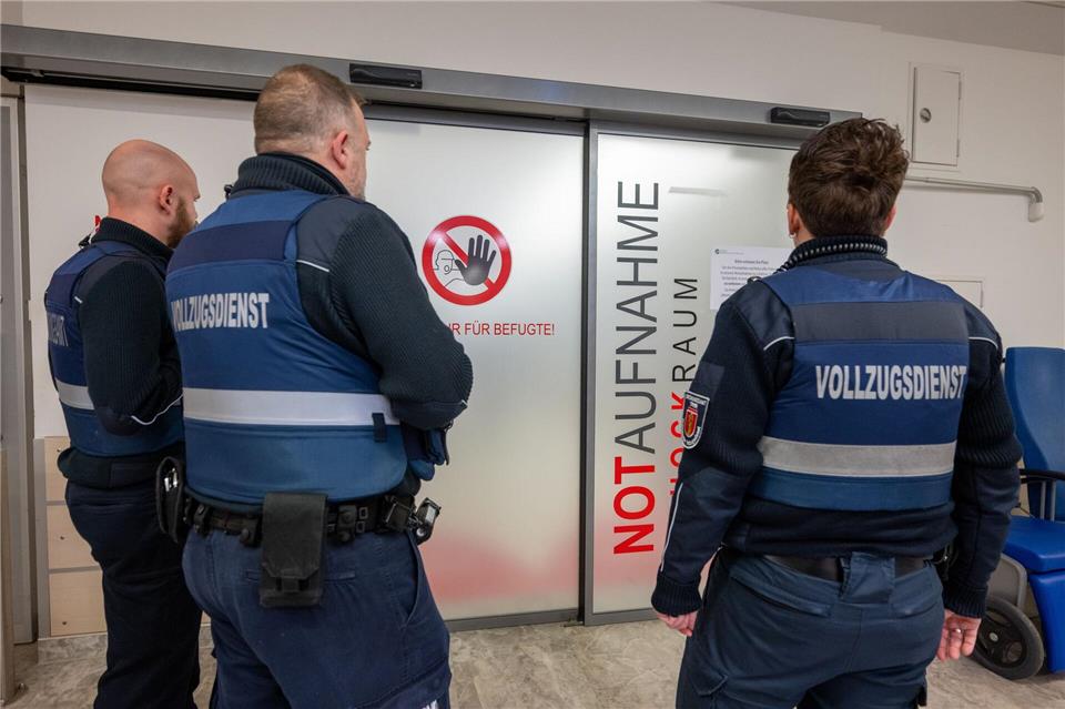 Es kommt vor, dass die Polizei oder der kommunale Vollzugsdienst hinzugezogen werden muss. (Archivbild)Harald Tittel/dpa