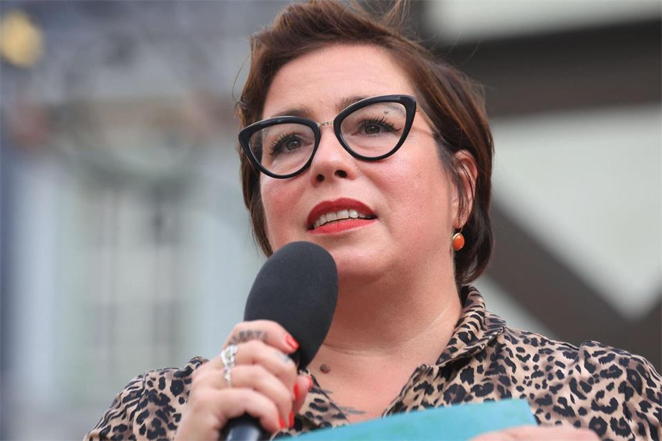 „Es lassen sich auch Rechtsextreme für die Demokratie zurückgewinnen, weil die Demokratie das überzeugendere Argument ist“, sagt Grünen-Spitzenkandidatin Susan Sziborra-Seidlitz.Matthias Bein/dpa