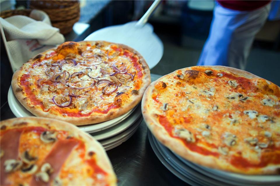 Es muss nicht immer eine gewöhnliche Pizza sein. (Symbolbild)Arno Burgi/dpa-Zentralbild/dpa