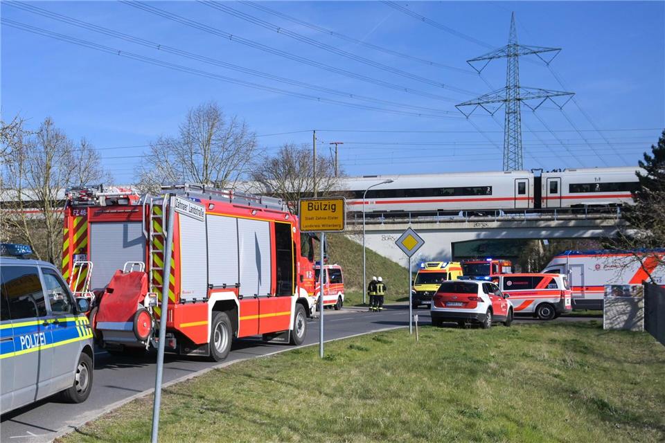 Es mussten Verletzte versorgt werden. Heiko Rebsch/dpa