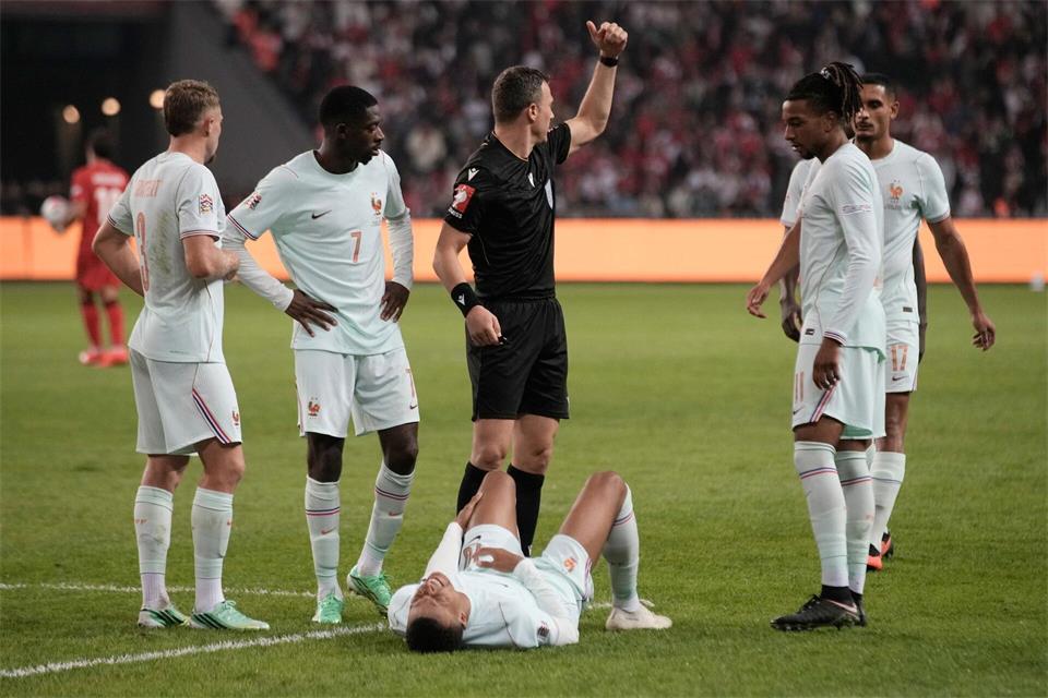 Es sieht laut Trainer Zidane nicht gut aus bei Frankreichs Superstar Mbappé. Khalil Hamra/AP/dpa
