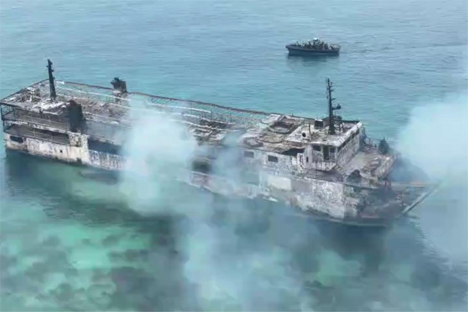 Es sollen mehr als 130 Menschen an Bord der Fähre gewesen sein.Philippine Coast Guard/dpa