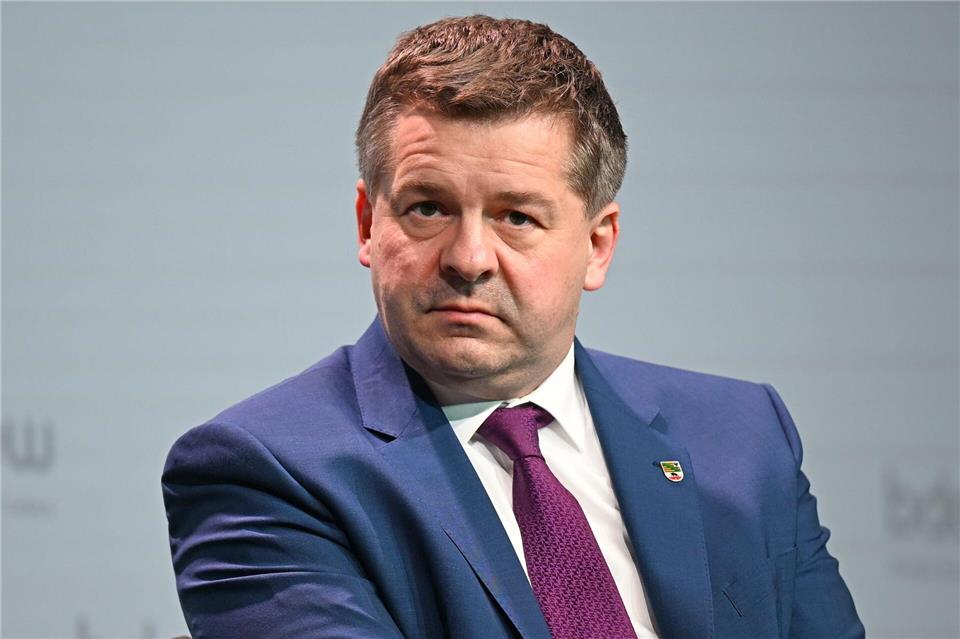 „Es wäre eine Entlastung der Beitragszahler“, sagt Sachsen-Anhalts Ministerpräsident Sven Schulze (CDU). (Archivbild)David Hammersen/dpa