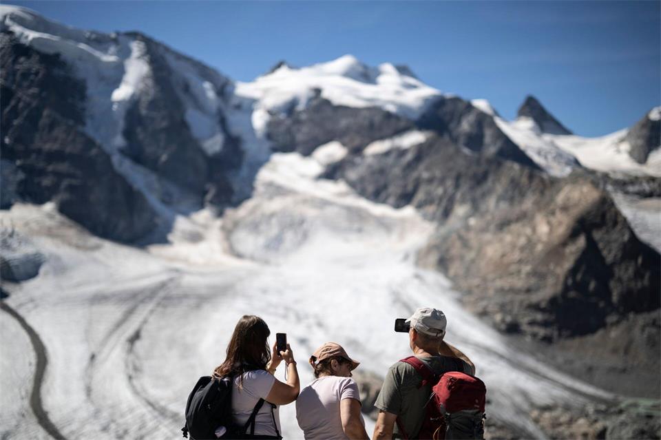 Es war das zweitschlimmste Jahr seit Beginn der Messungen für die Schweizer Gletscher (Archivbild)Gian Ehrenzeller/KEYSTONE/dpa