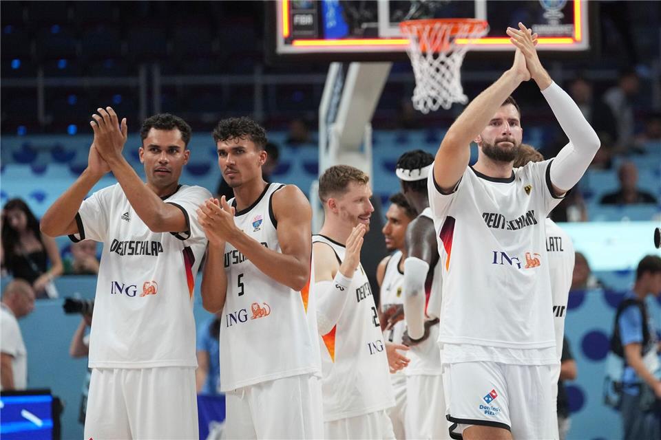 „War klar, dass wir es können“: Deutschland bezwingt Doncic Es war ein Kraftakt für die deutsche Mannschaft. Sergei Grits/AP/dpa