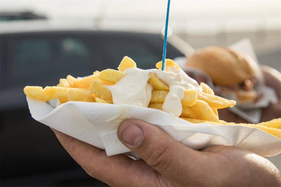 Es werden so viel Pommes verdrückt wie noch nie. Allein im Delivery-Bereich liegen sie laut „food & more“-Institut in Kaarst mittlerweile auf Platz 1, gefolgt von den Burgern und Pizza.Christin Klose/dpa-tmn