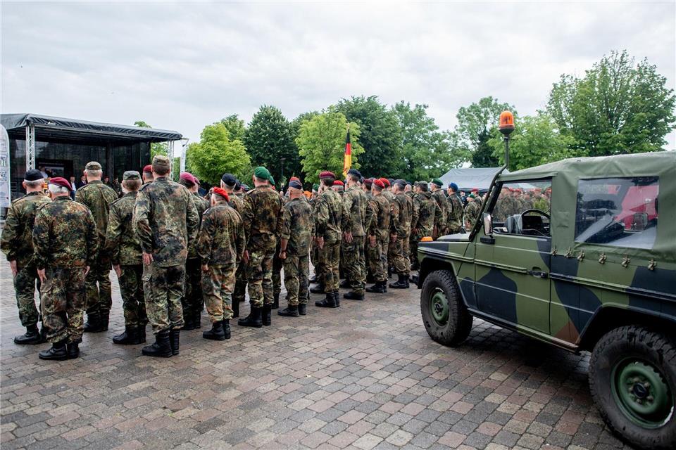 „Es wird Zeit, auf die Soldatinnen und Soldaten der NVA zurückzugreifen, die sich freiwillig zum Schutz unserer Freiheit melden“, sagt der CDU-Politiker Sepp Müller. (Archivbild) Hauke-Christian Dittrich/dpa