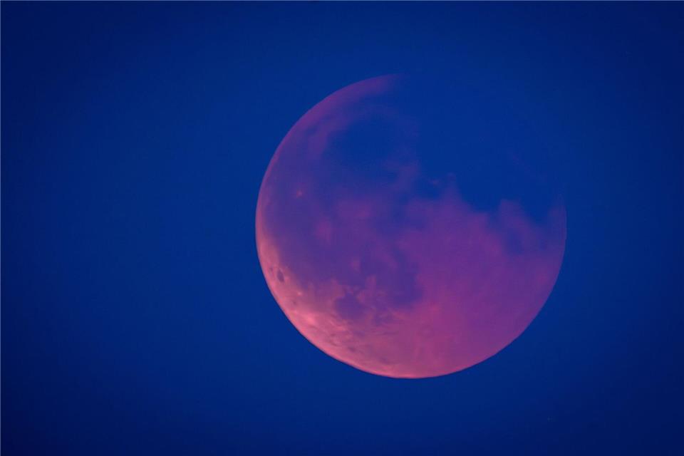 Es wird eine Mondfinsternis erwartet. (Archivbild)Jens Büttner/dpa